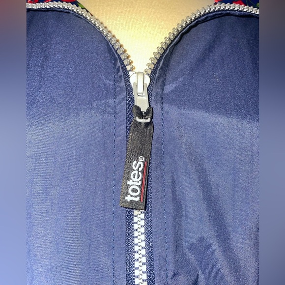 Totes women’s rain coat, size M, navy blue with cherry print - Picture 4 of 8